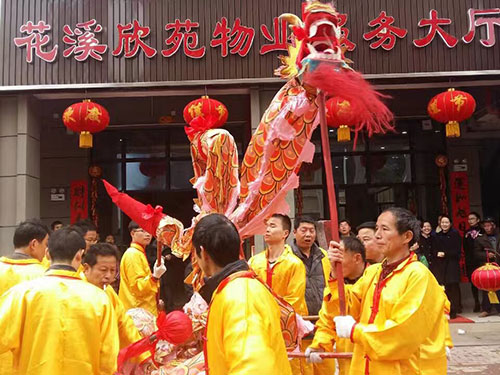 龍燈進(jìn)小區，安居喜樂居